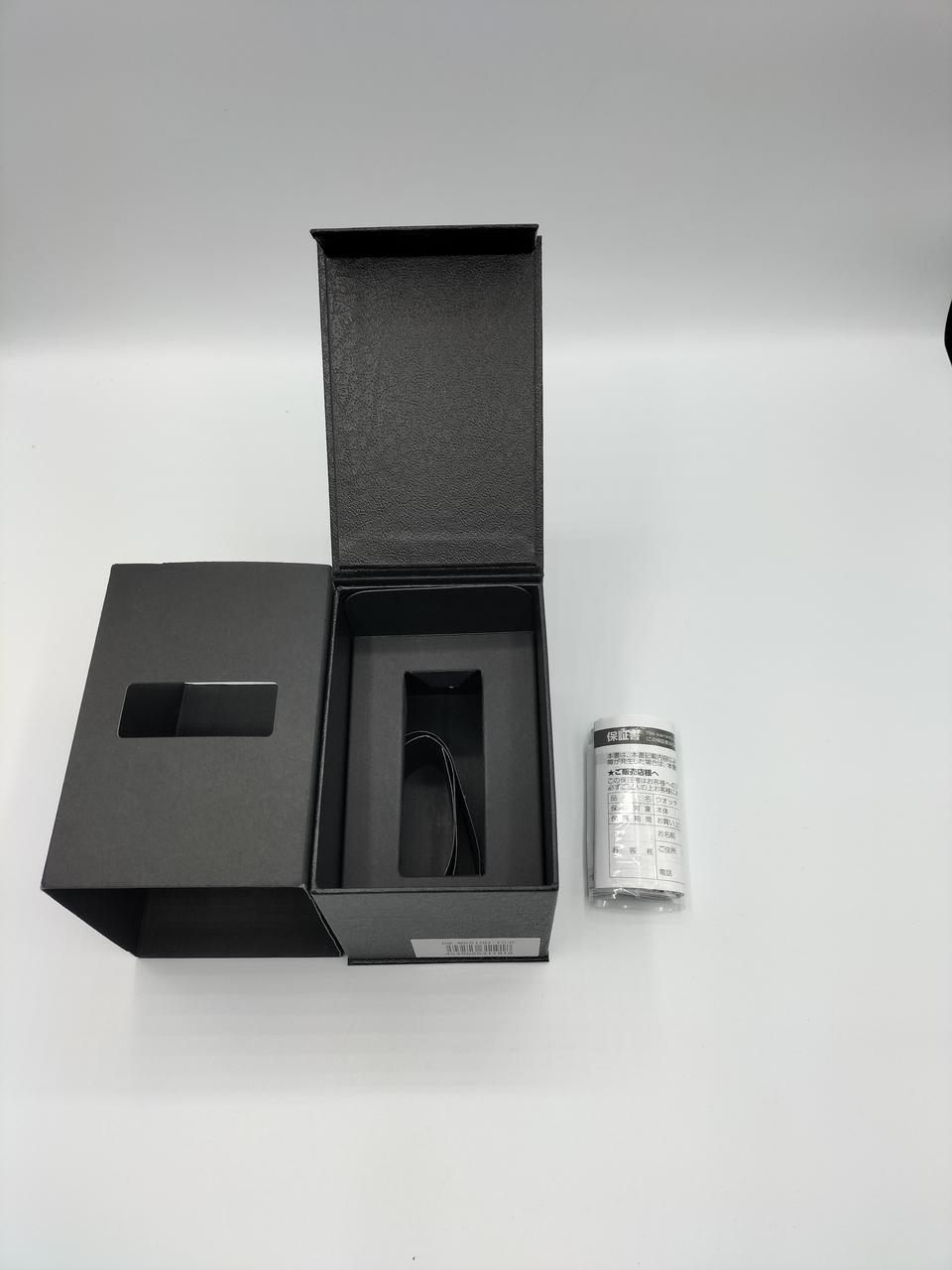 箱の中身は、保証書、説明書付きあり