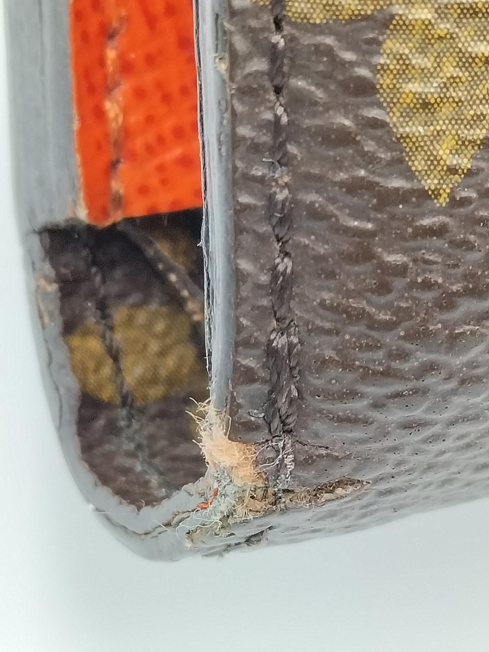 破れ、ひび割れがあります