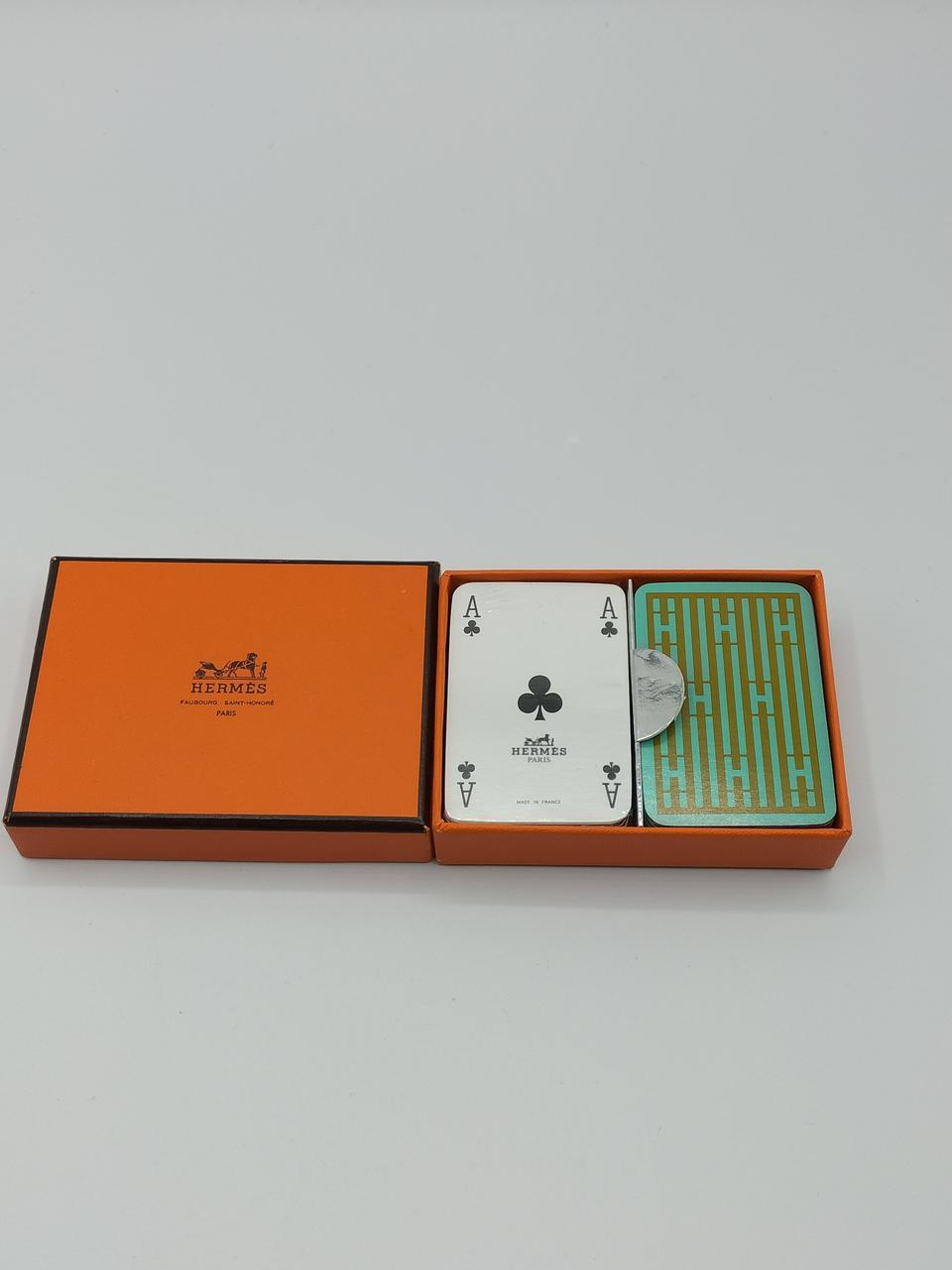 箱の中身は、トランプです。