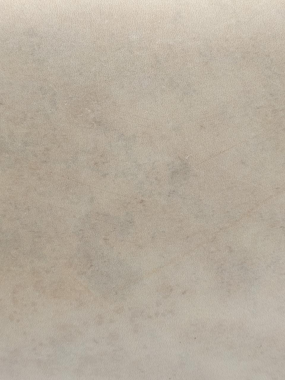 外側底、全体的にシミになっています