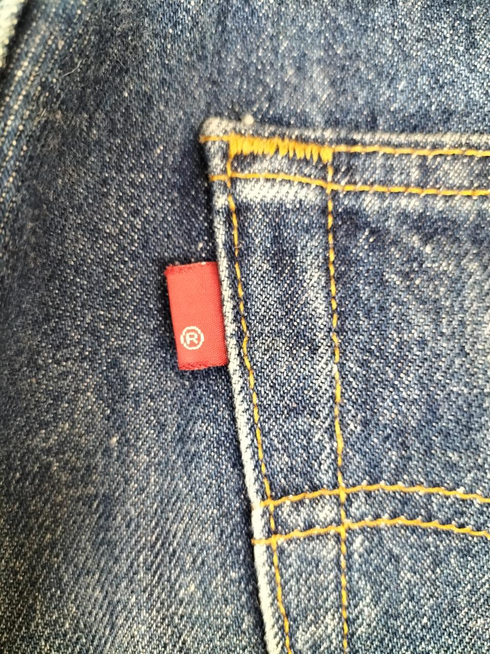 レッドタブにサークルマークRのみ