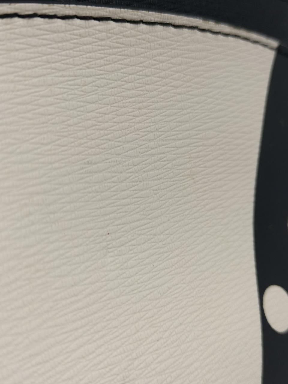 へこみあり