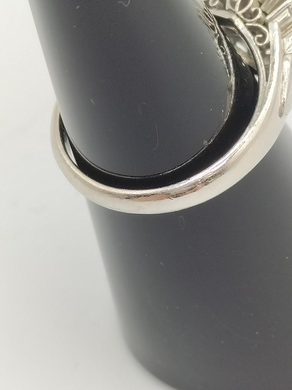 全体的に傷多めです。