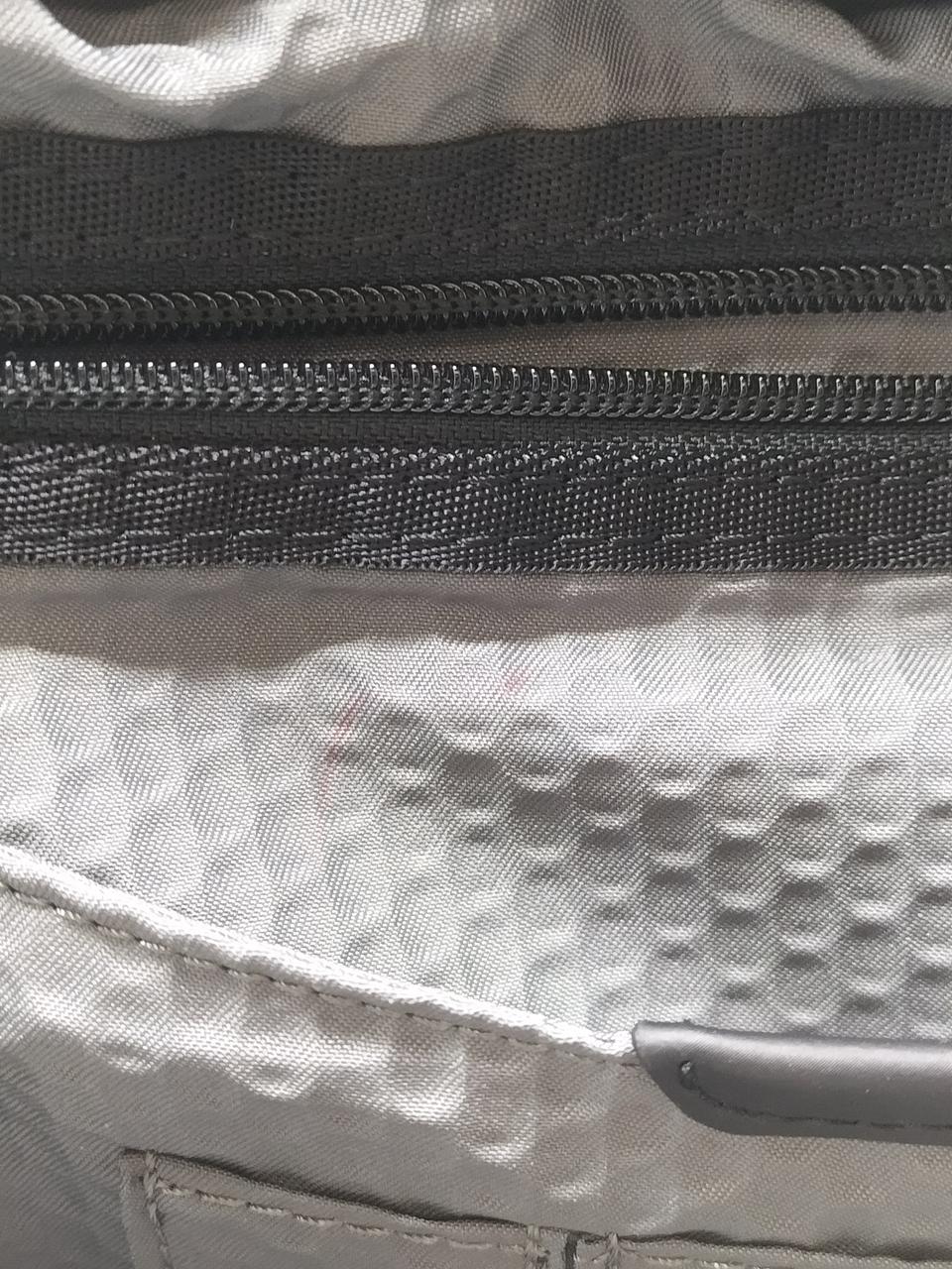 赤ペンの汚れがあります