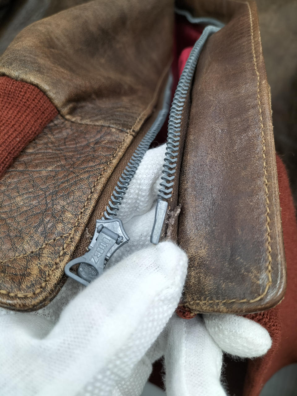 ファスナー状態△です。