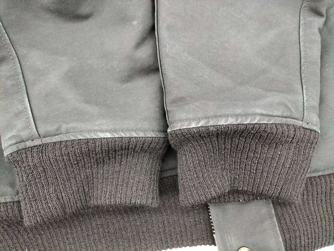 袖部分やや使用感あります。