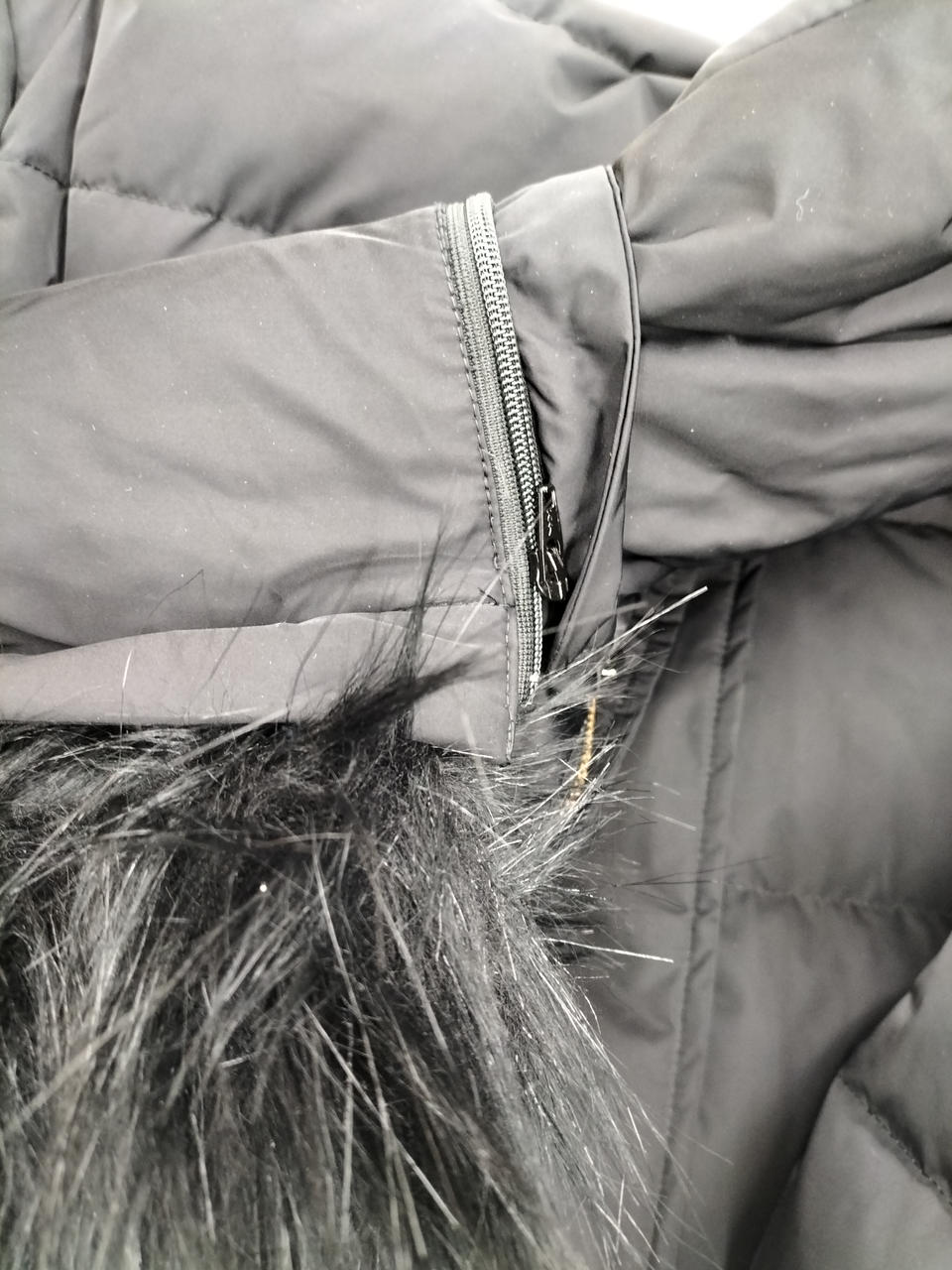 フードは取り外し可能です。