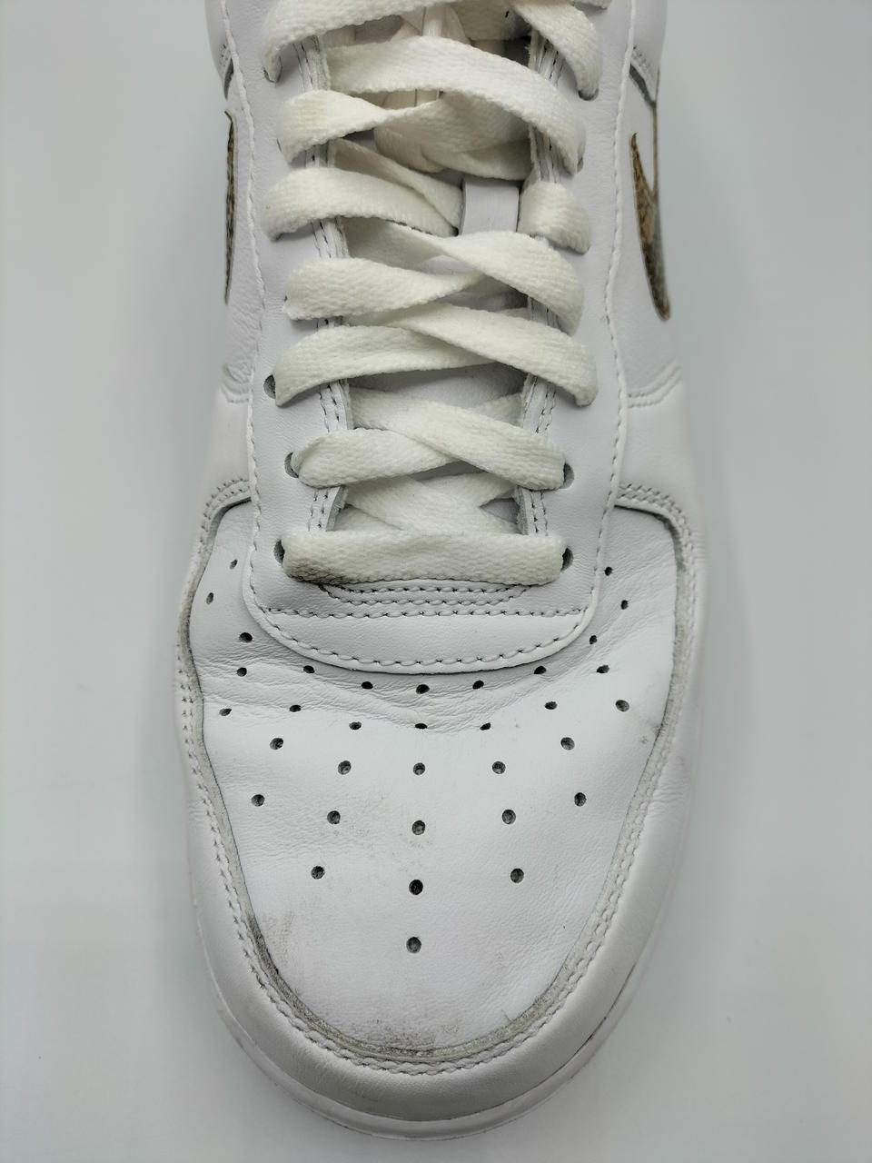 左足　つま先やや潰れ跡あり