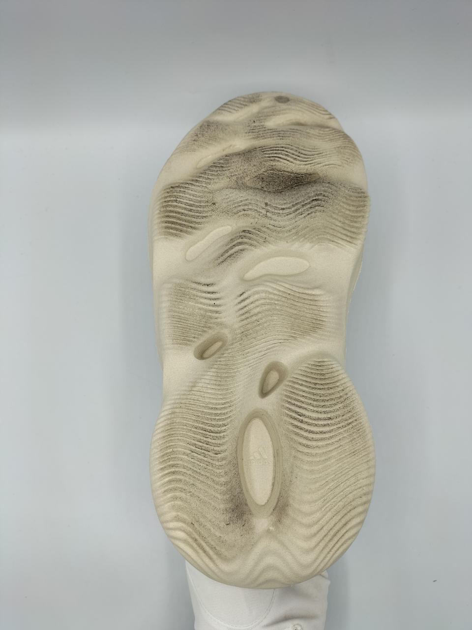 右足　汚れあり