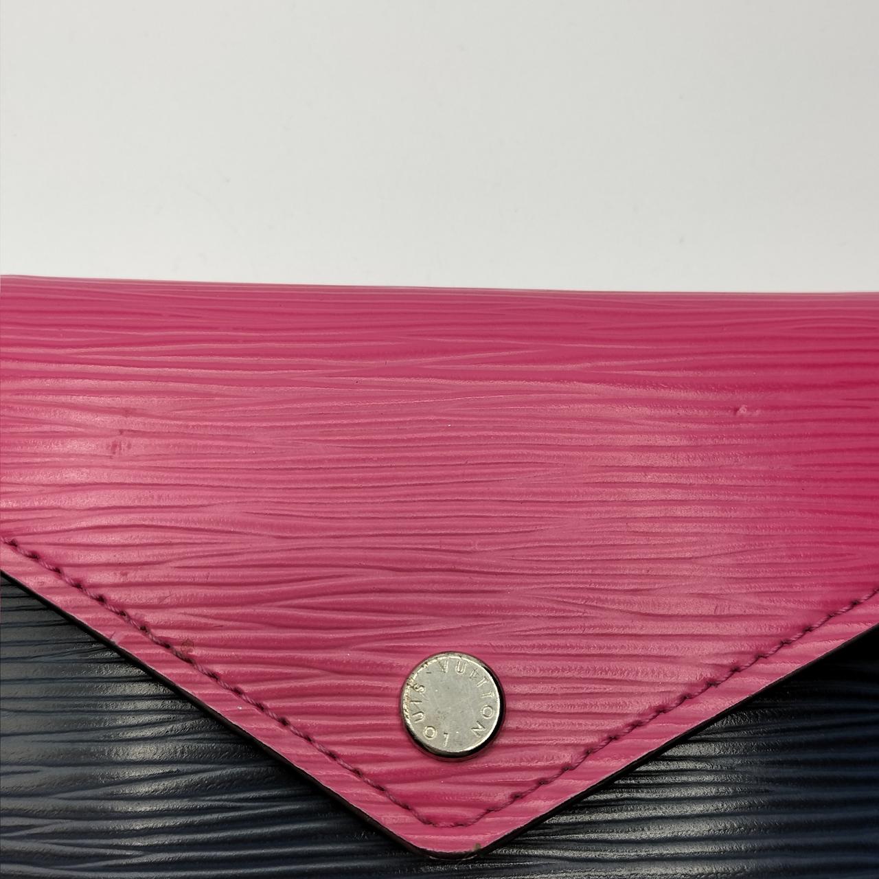 表面に小さなキズあります。