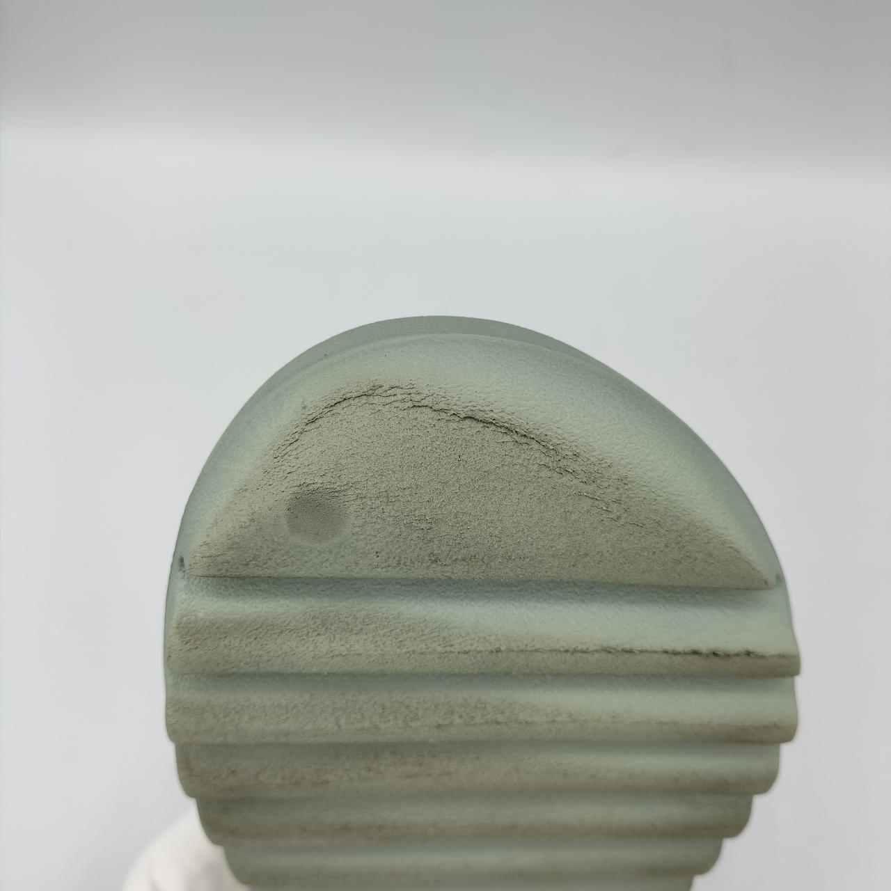 左足切れ目あり