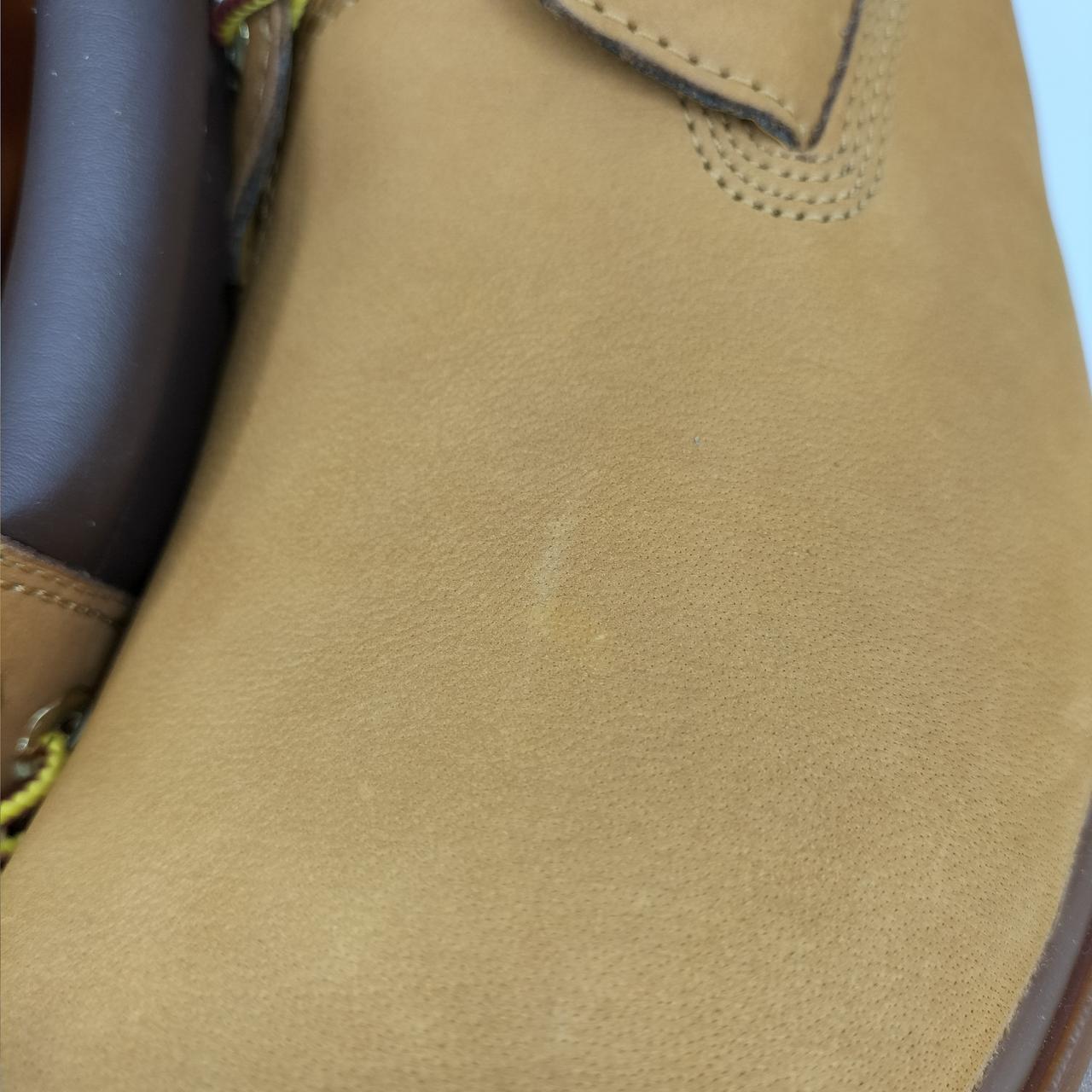 左足　薄いキズあり