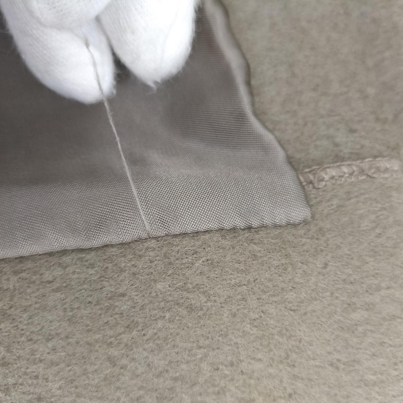 右裏ホツレあります