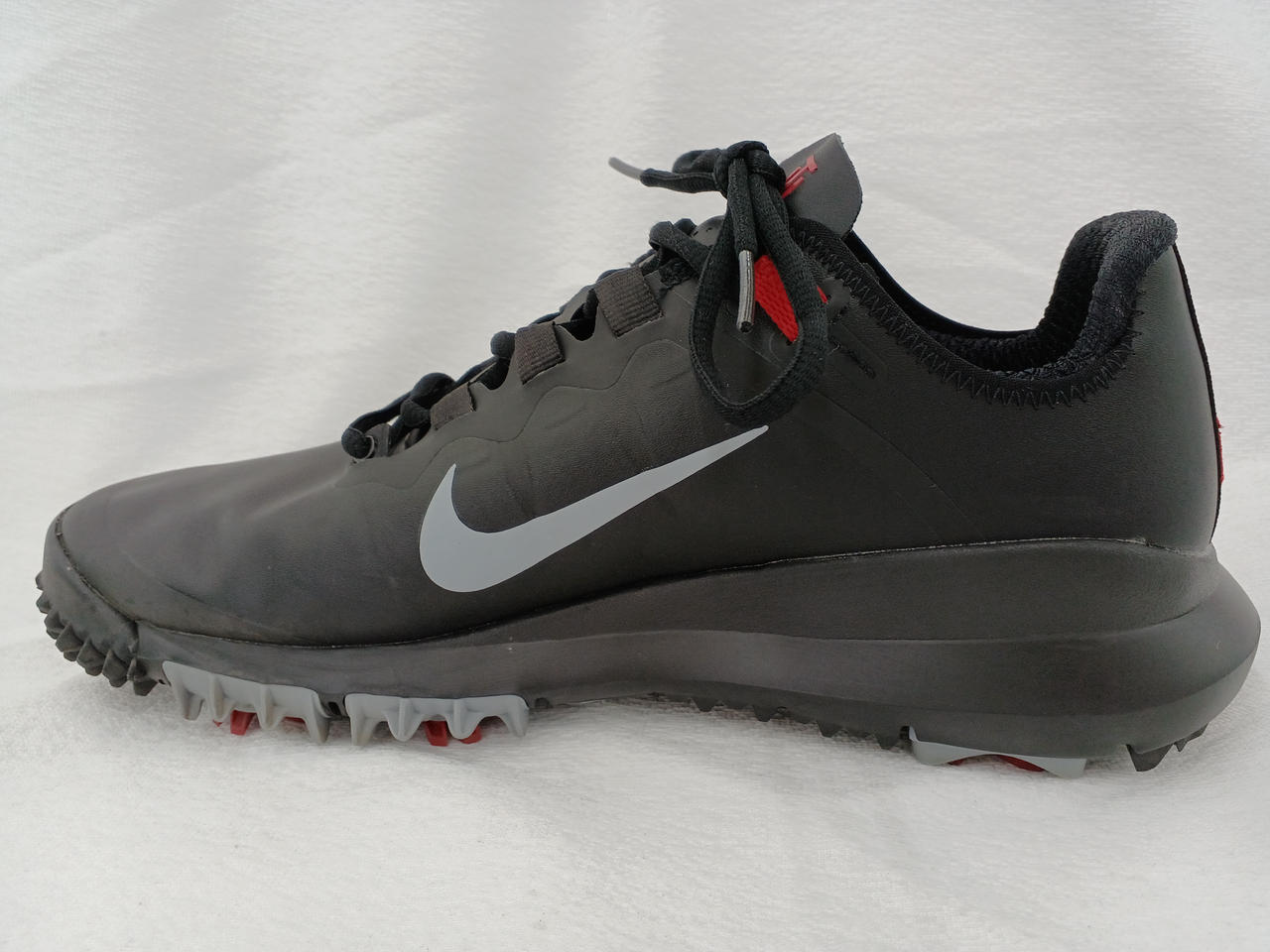 Nike ゴルフシューズ　タイガーウッズモデル　TW13　28cm　バック付 人気ゴルフシューズ「タイガーウッズ'13」に新色が登場！ “屈曲