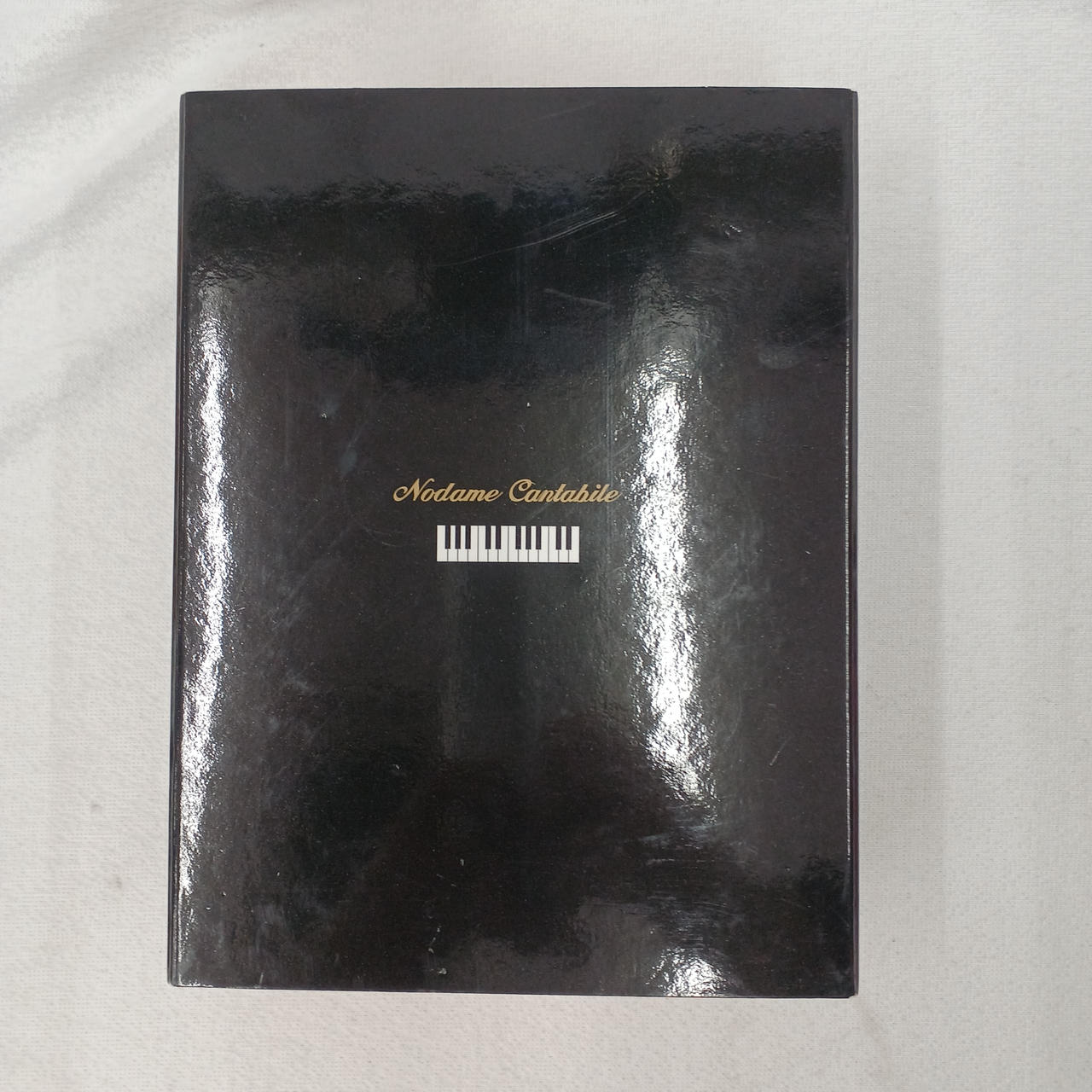 箱にキズ、汚れあります。