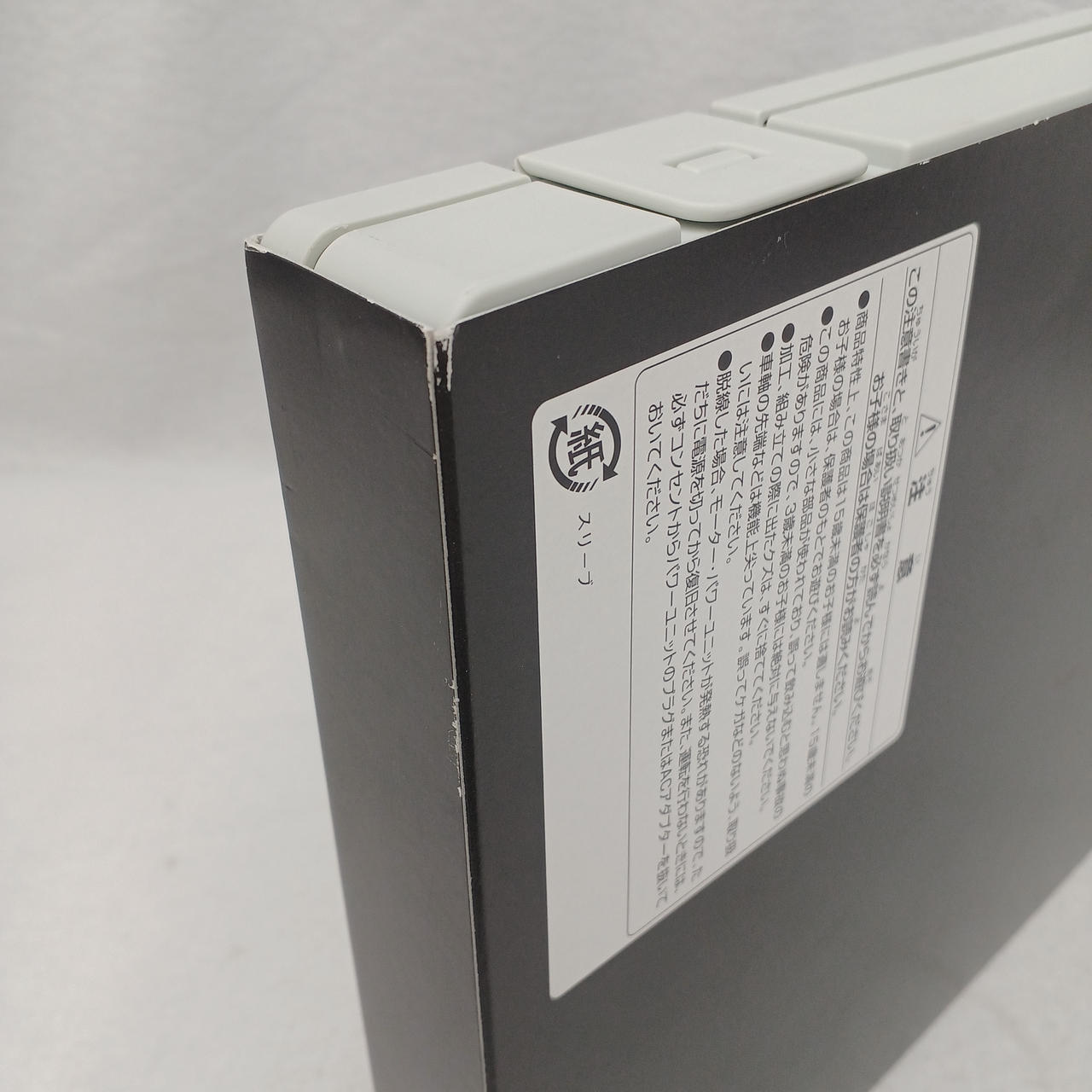 箱に汚れ、痛みあります。