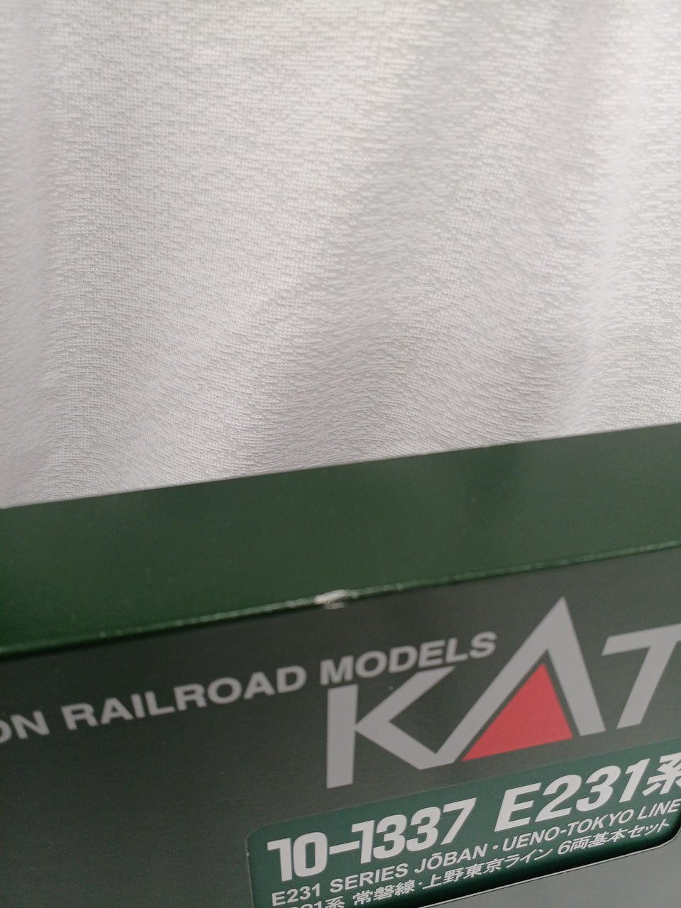 箱に傷あります。