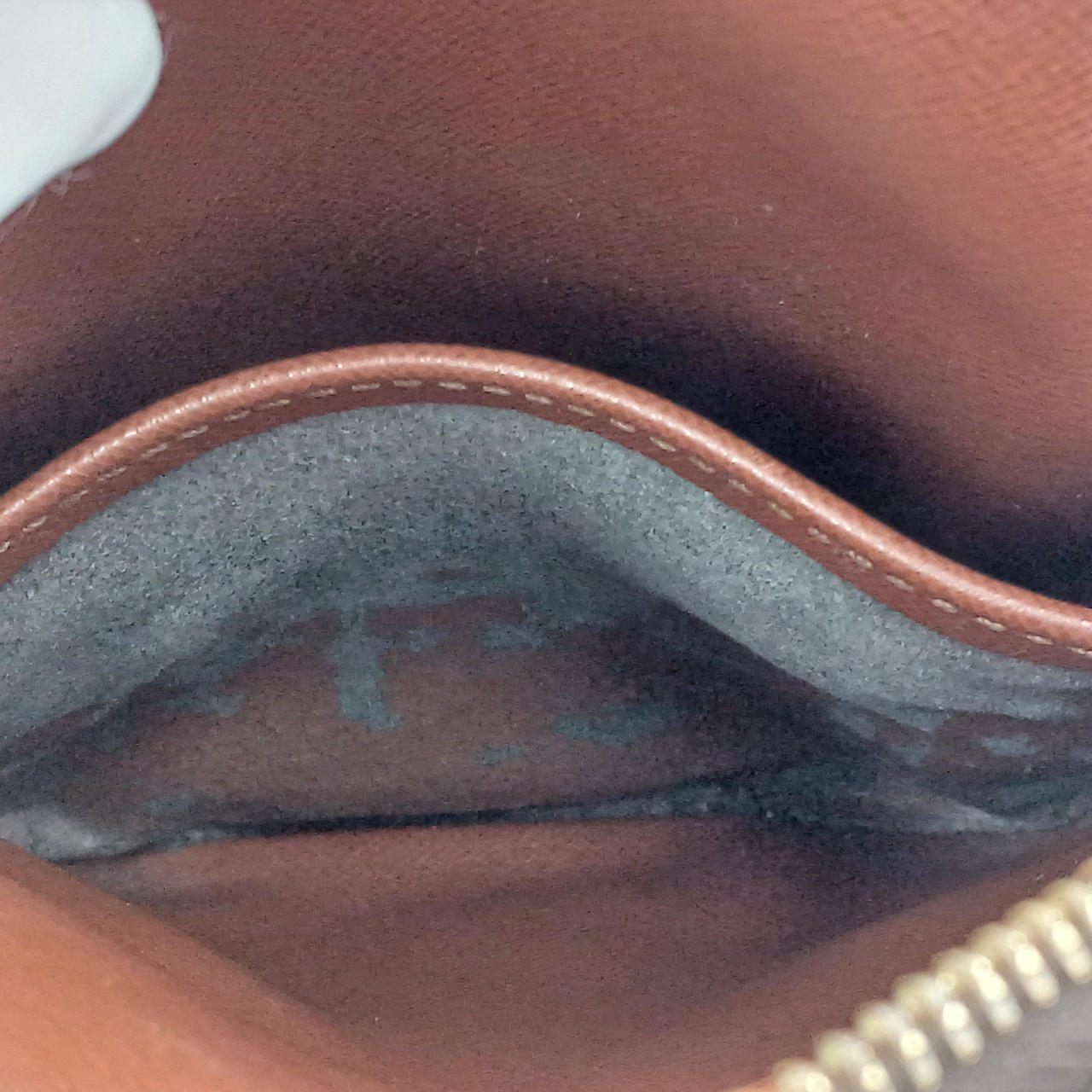 ポケット内側剥がれあります。