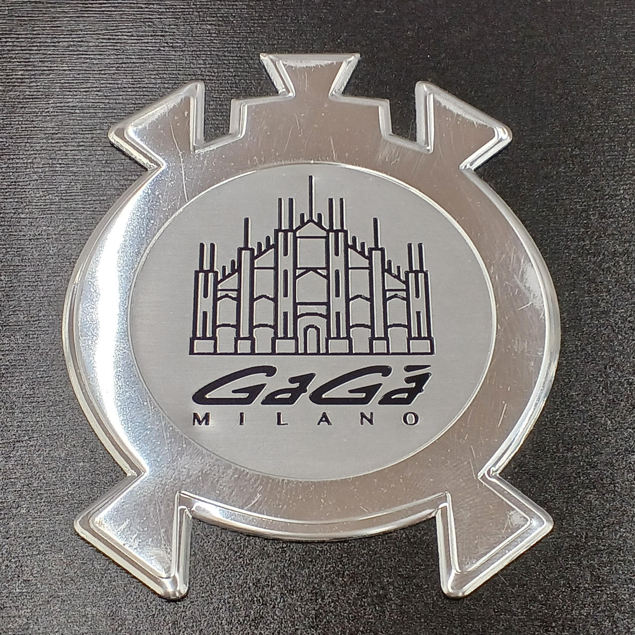 箱のマークにキズあります