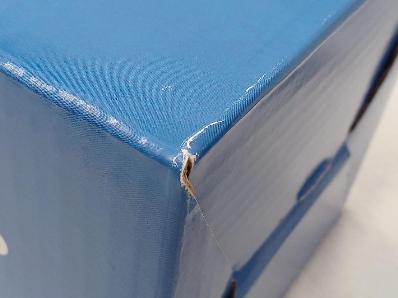 箱破れあります