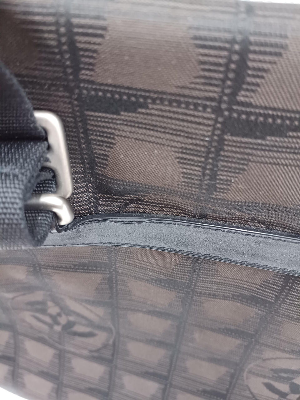 背面コバはがれ有り