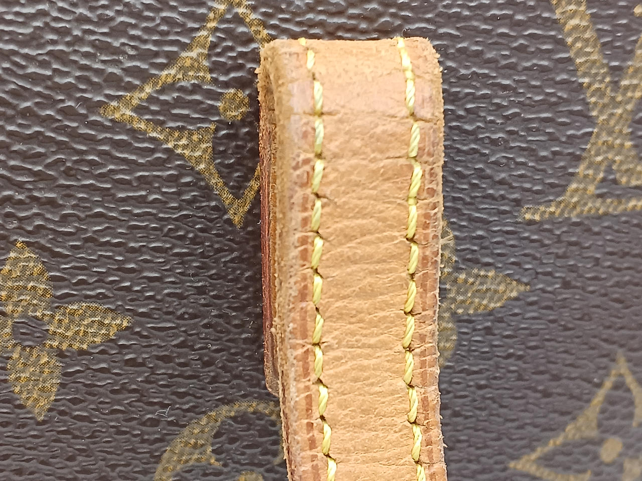 ひび割れあります。