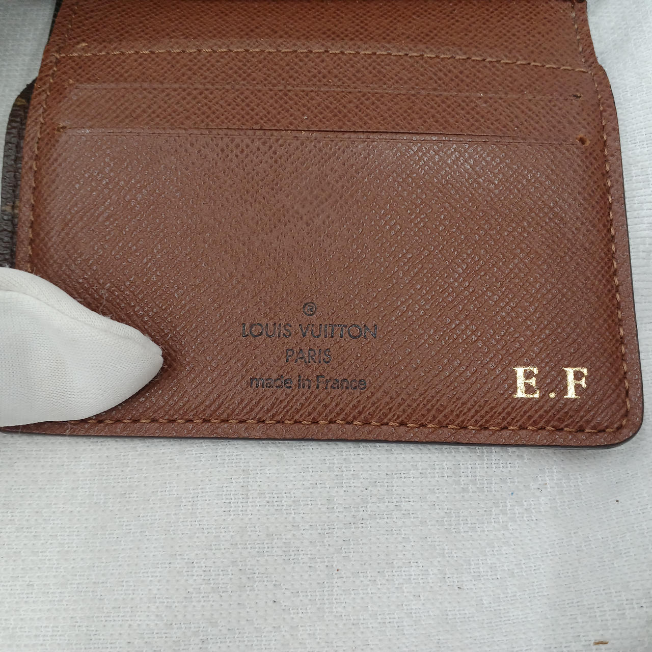 イニシャル入ってます。