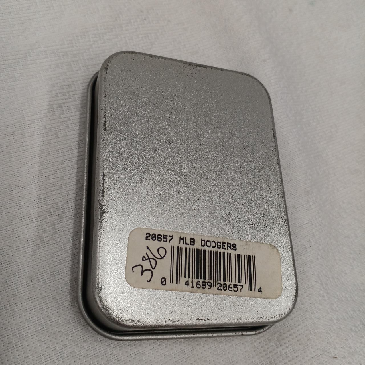 箱にキズあります。