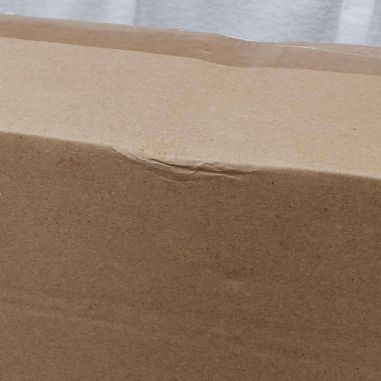 箱にへこみあります