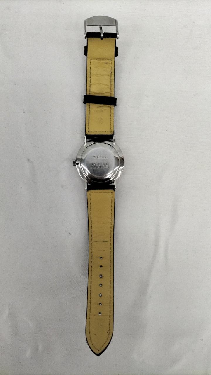 ベルトは社外品です。イタミあり。