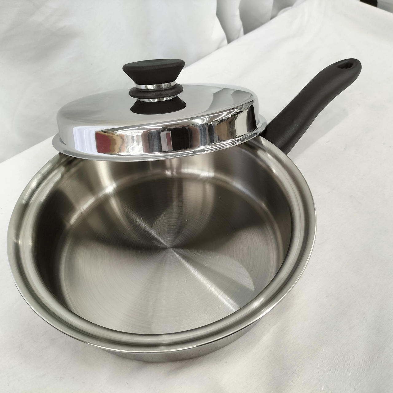 直径22cm
高さ6cm