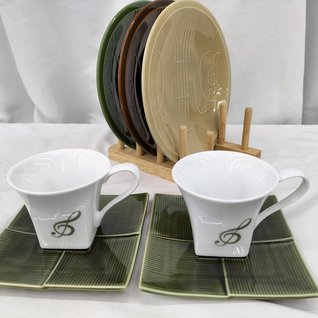 ペアカップ&ソーサーとプレート3枚組