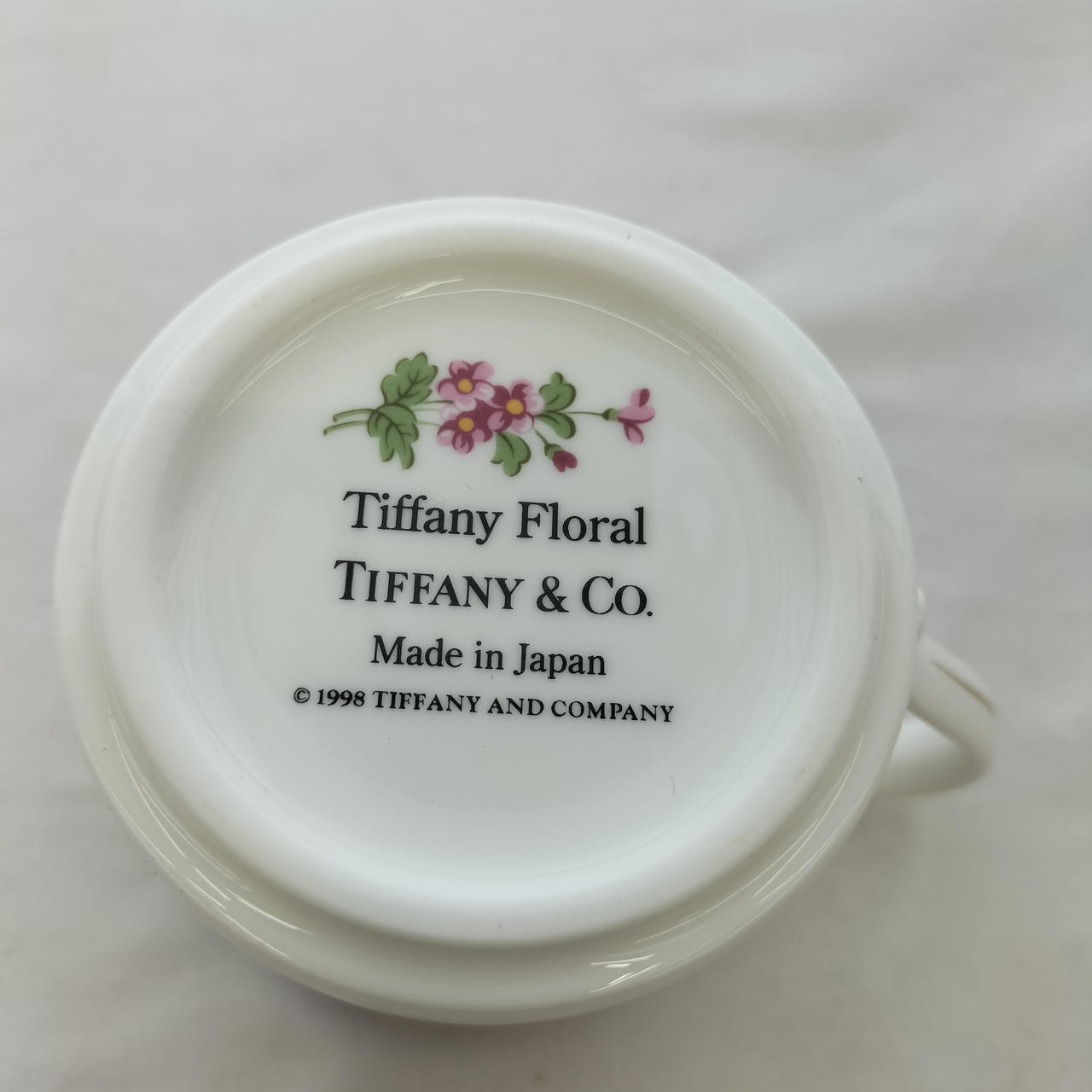 底面ロゴ