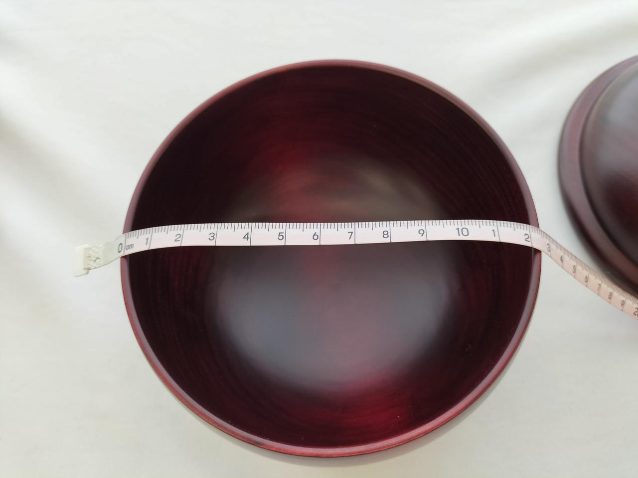 幅約12cm
高さ蓋のツマミまで13cm