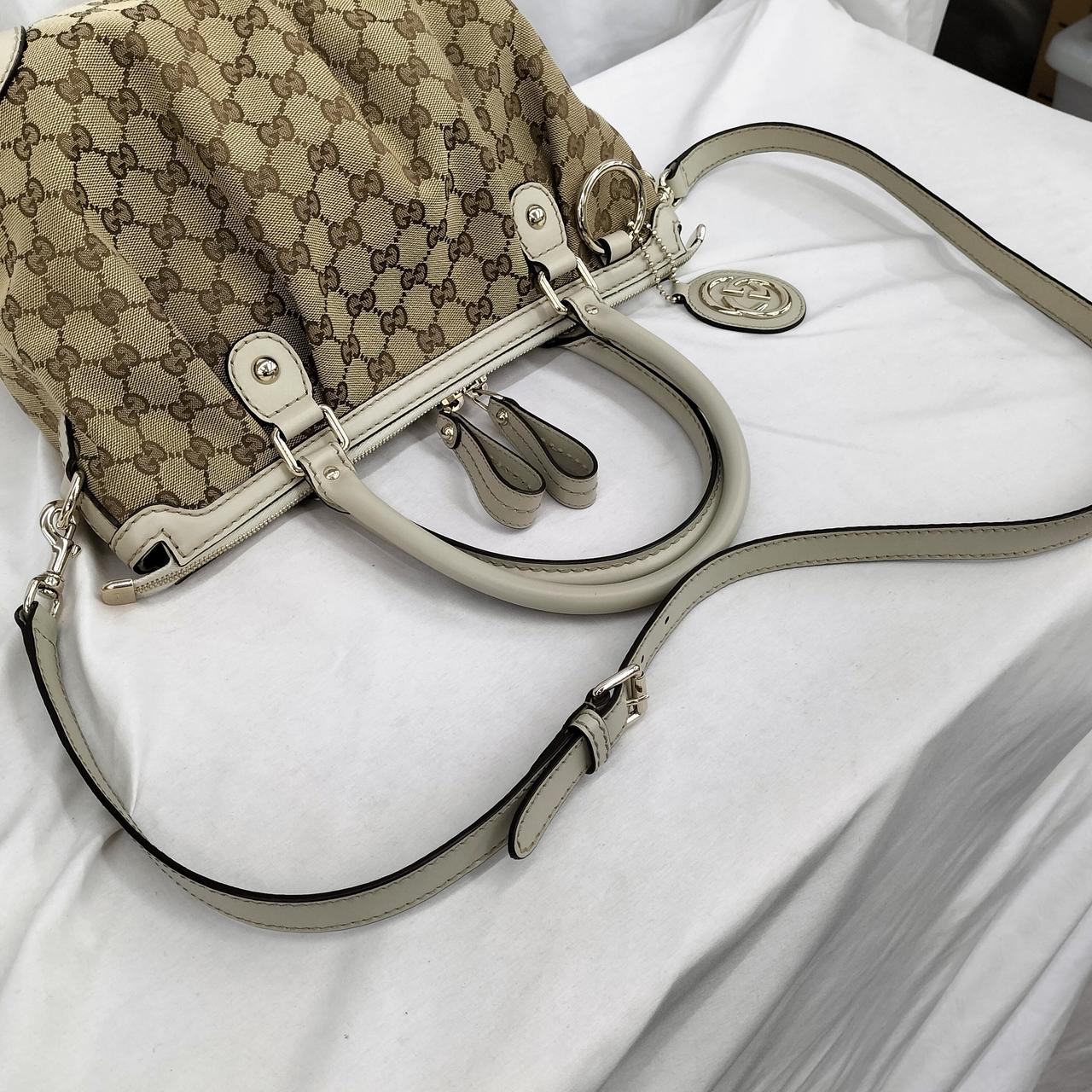 ストラップよれあり