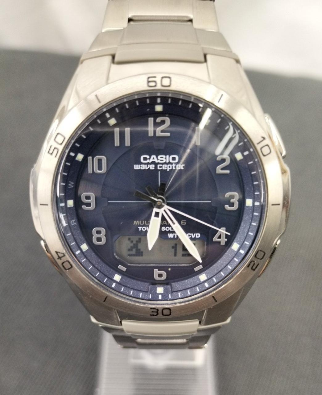 文字盤は紺色です