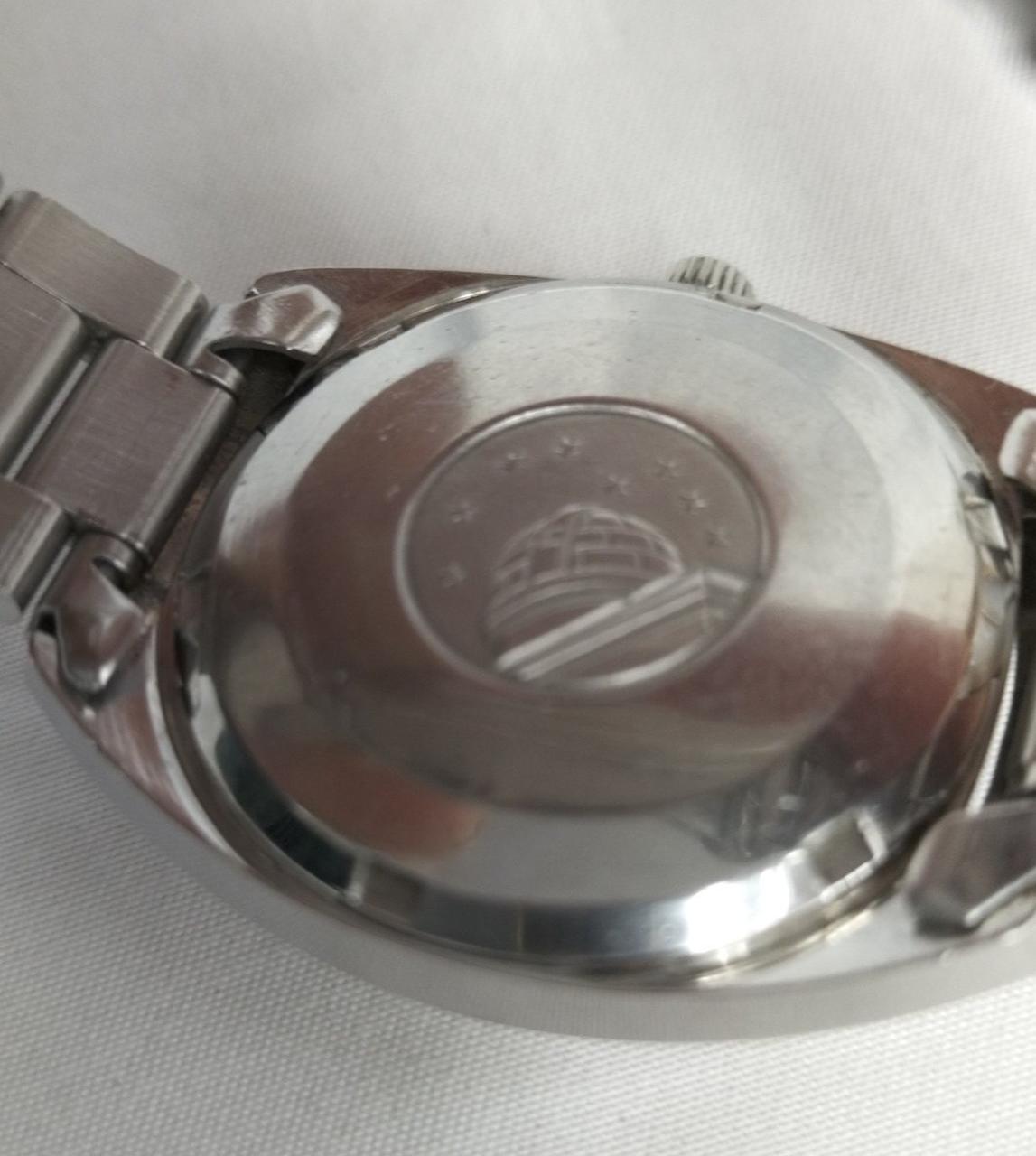 裏蓋ネジ部にサビあり