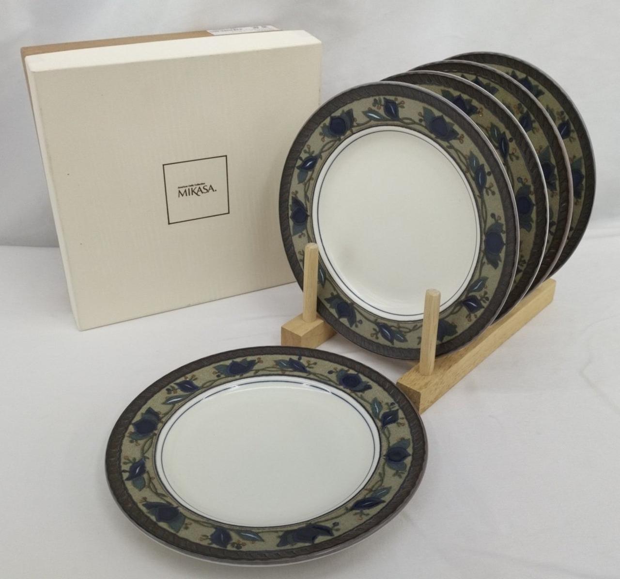 お皿立ては備品です