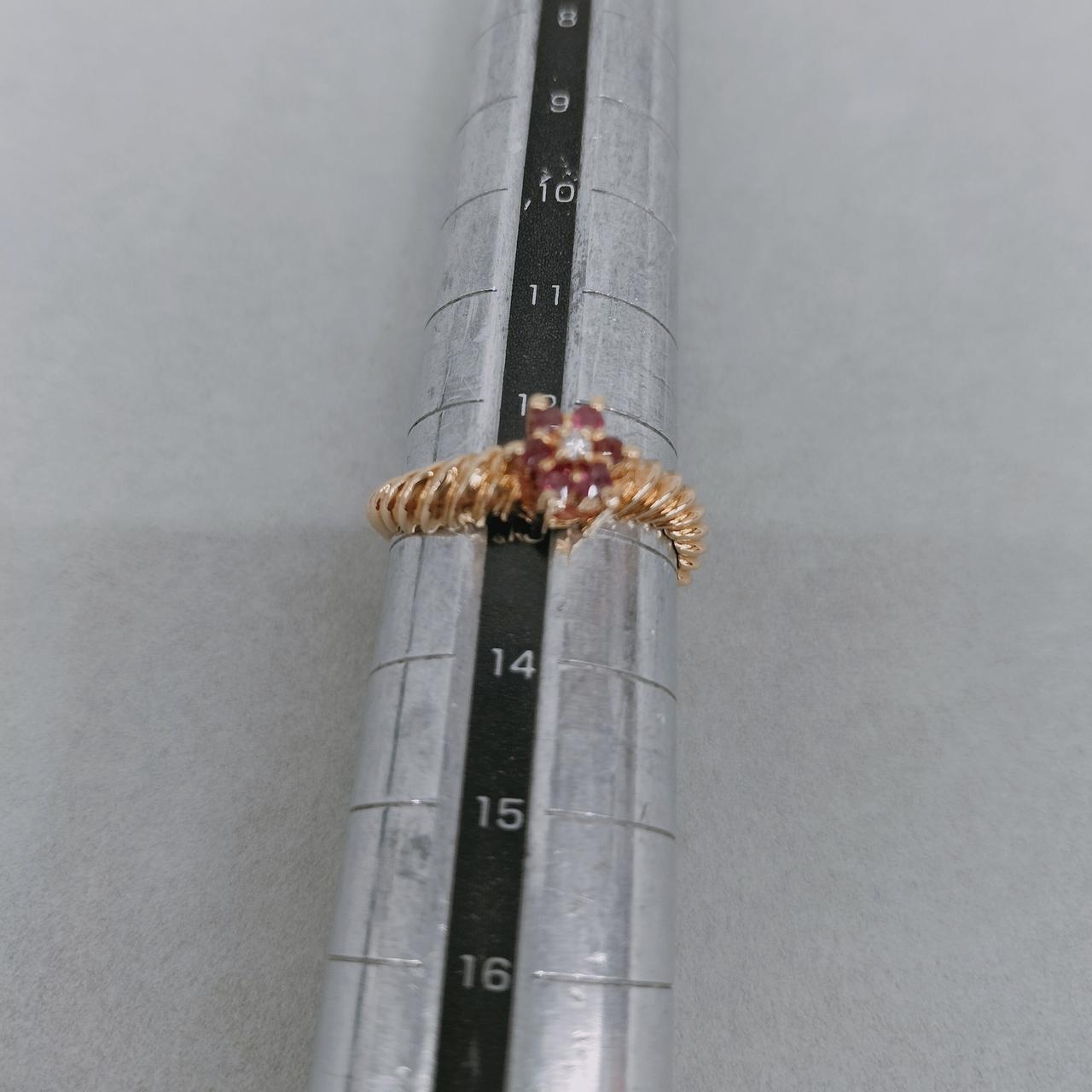 サイズ感の参考にして下さい。