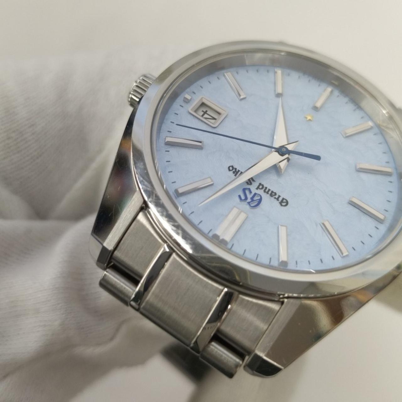 ベゼルにはこの様な小キズがあります