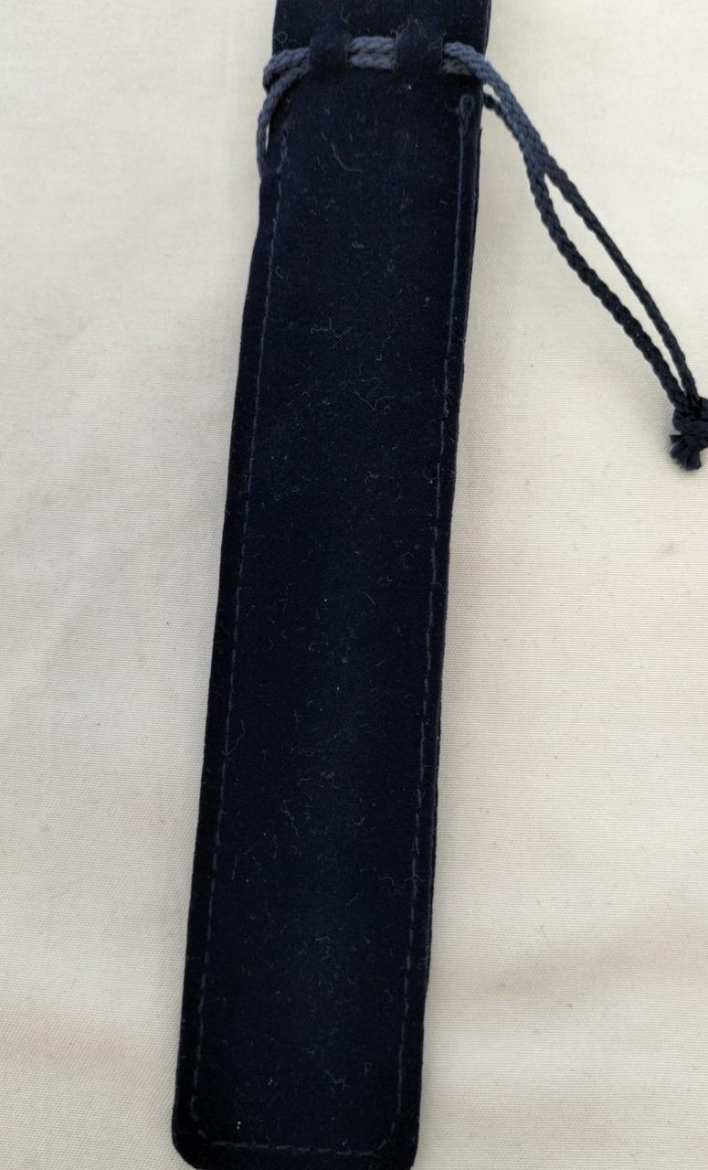スエード縦約7cm×横約3cm