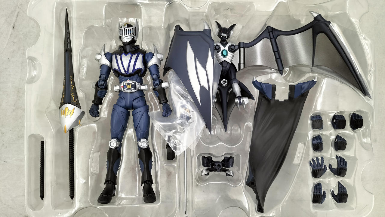 中古フィギュア S H 手ごわい Figuarts 仮面ライダーナイト＆ダーク 
