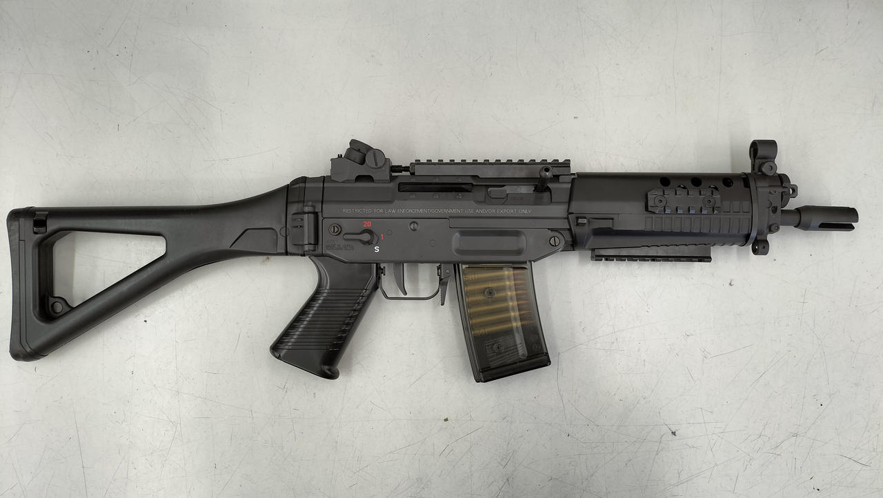 絶版品 東京マルイ　SIG551とSIG552 絶版品 東京マルイ SIG551とSIG552 東京マルイ SIG SG552