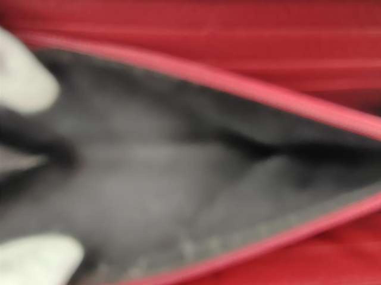 小銭入れになります。白っぽい汚れがありま