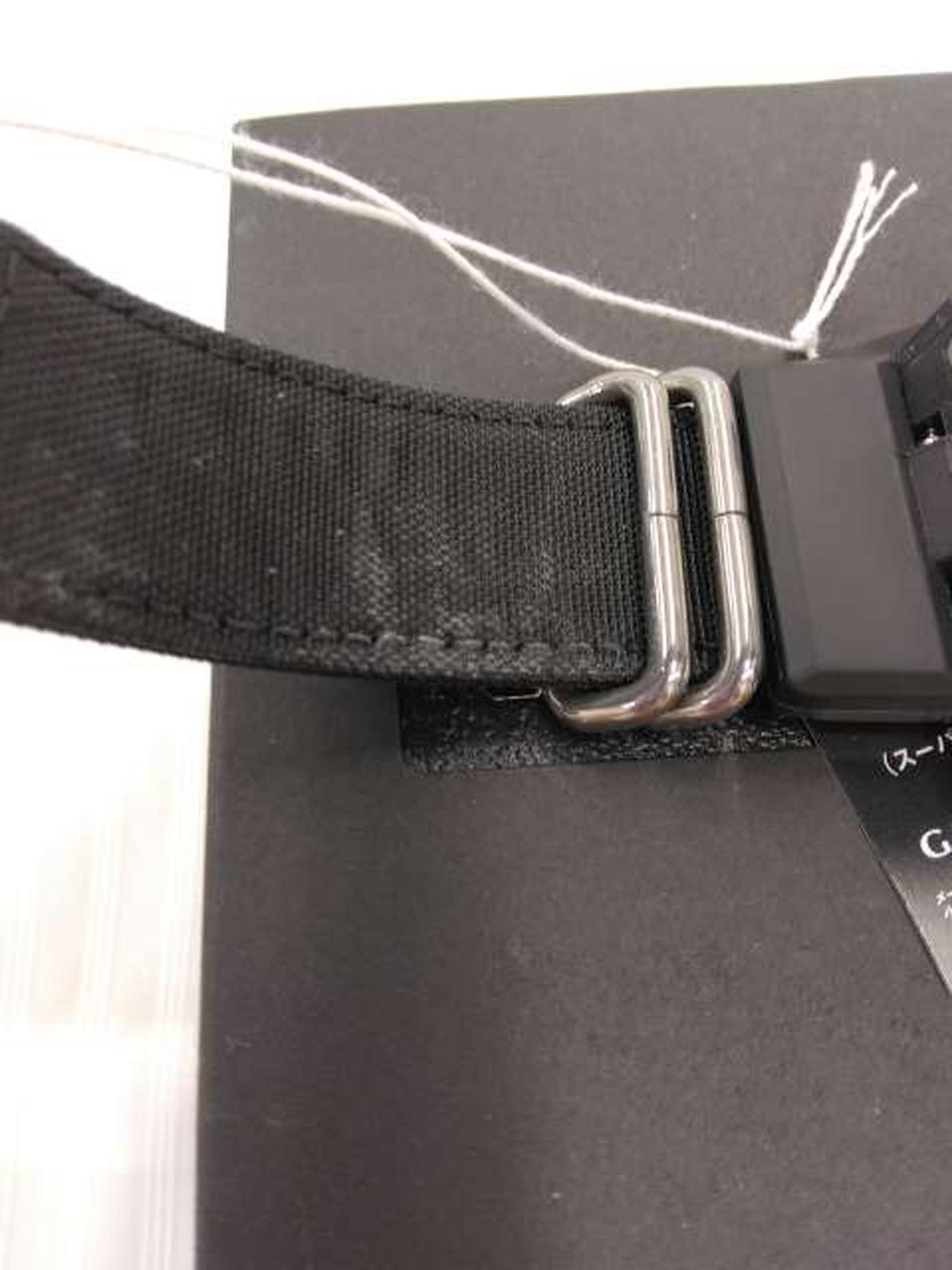 ベルト部分に白い汚れあり