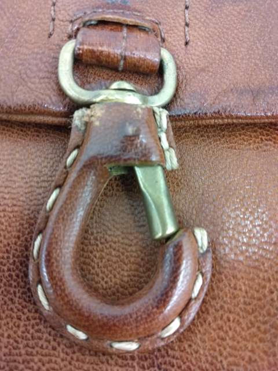 剥がれ、金具部分キズあり