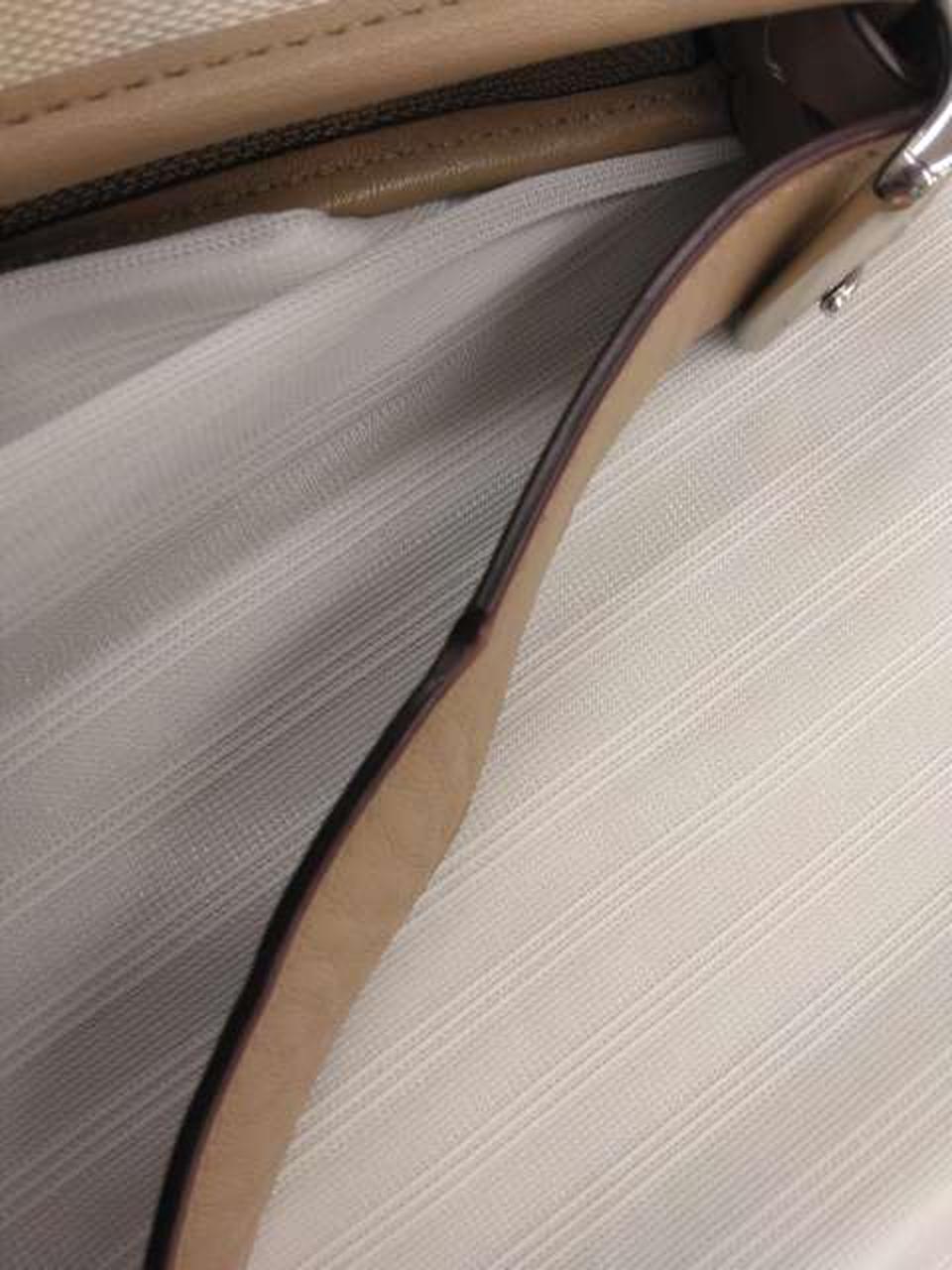 ショルダーベルト部分凹みあり