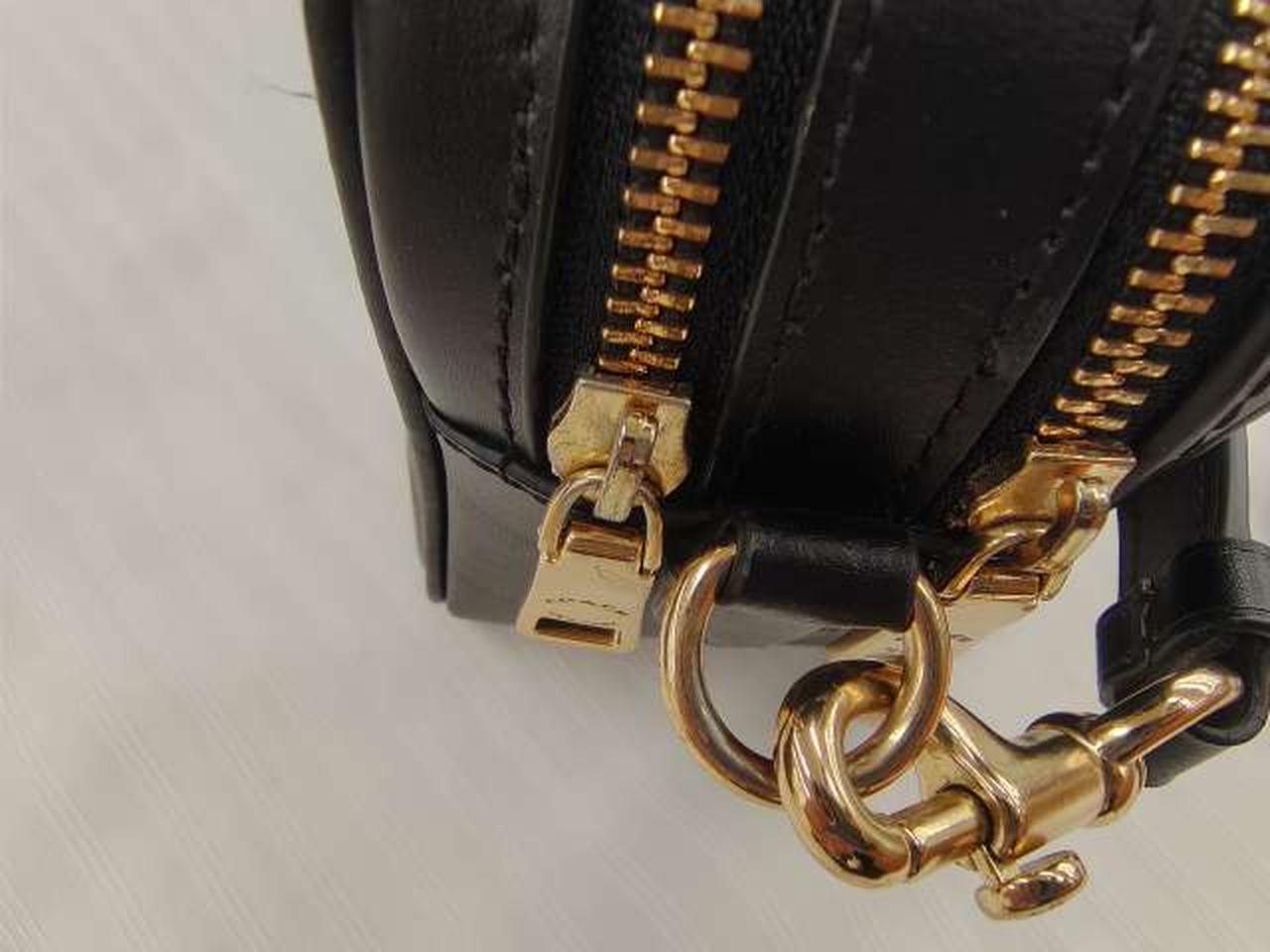 ﾌｧｽﾅｰ部分：金具に剥がれあり