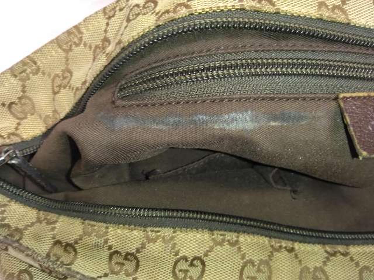 内側ロゴタグ左上部