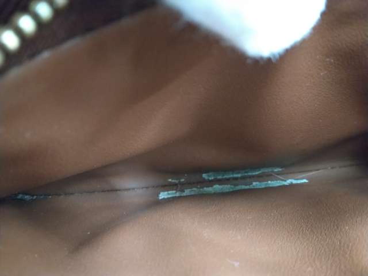 小銭入れ　剥がれあり